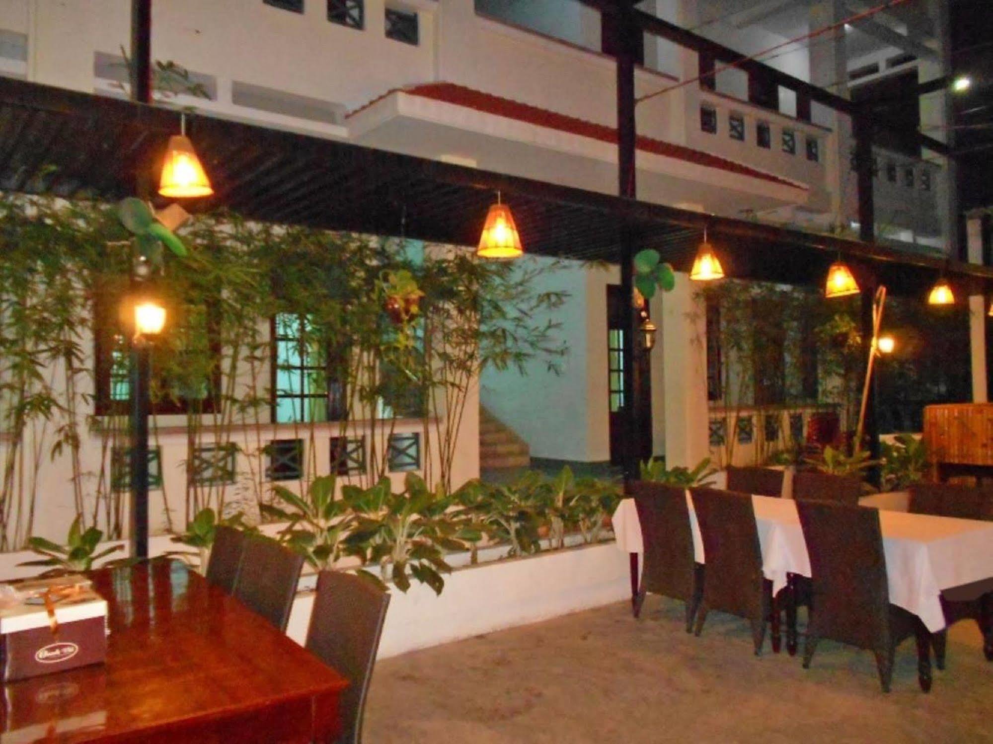 Oyo 381 Tuyet Mai Hotel Nha Trang Eksteriør bilde