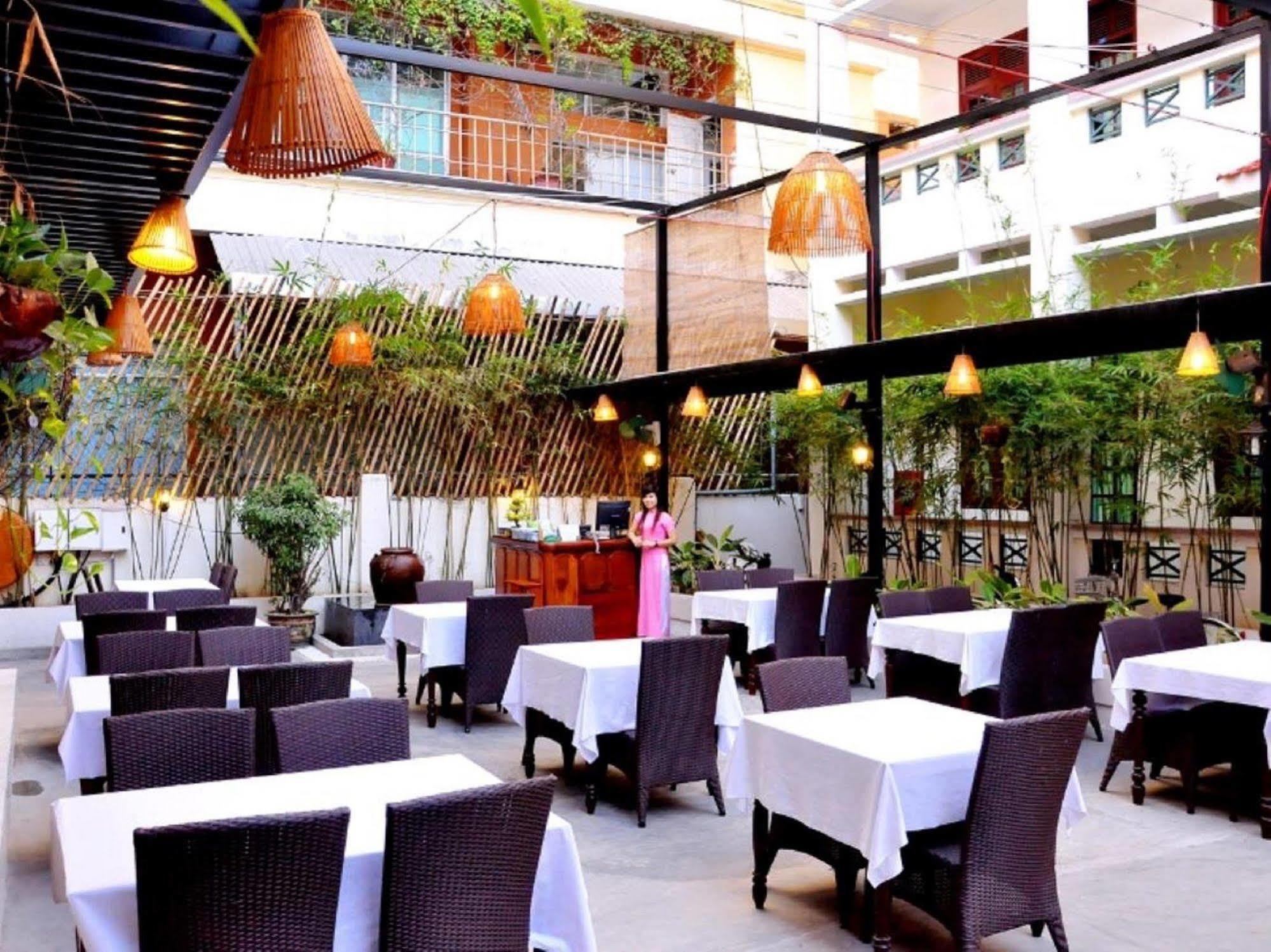 Oyo 381 Tuyet Mai Hotel Nha Trang Eksteriør bilde