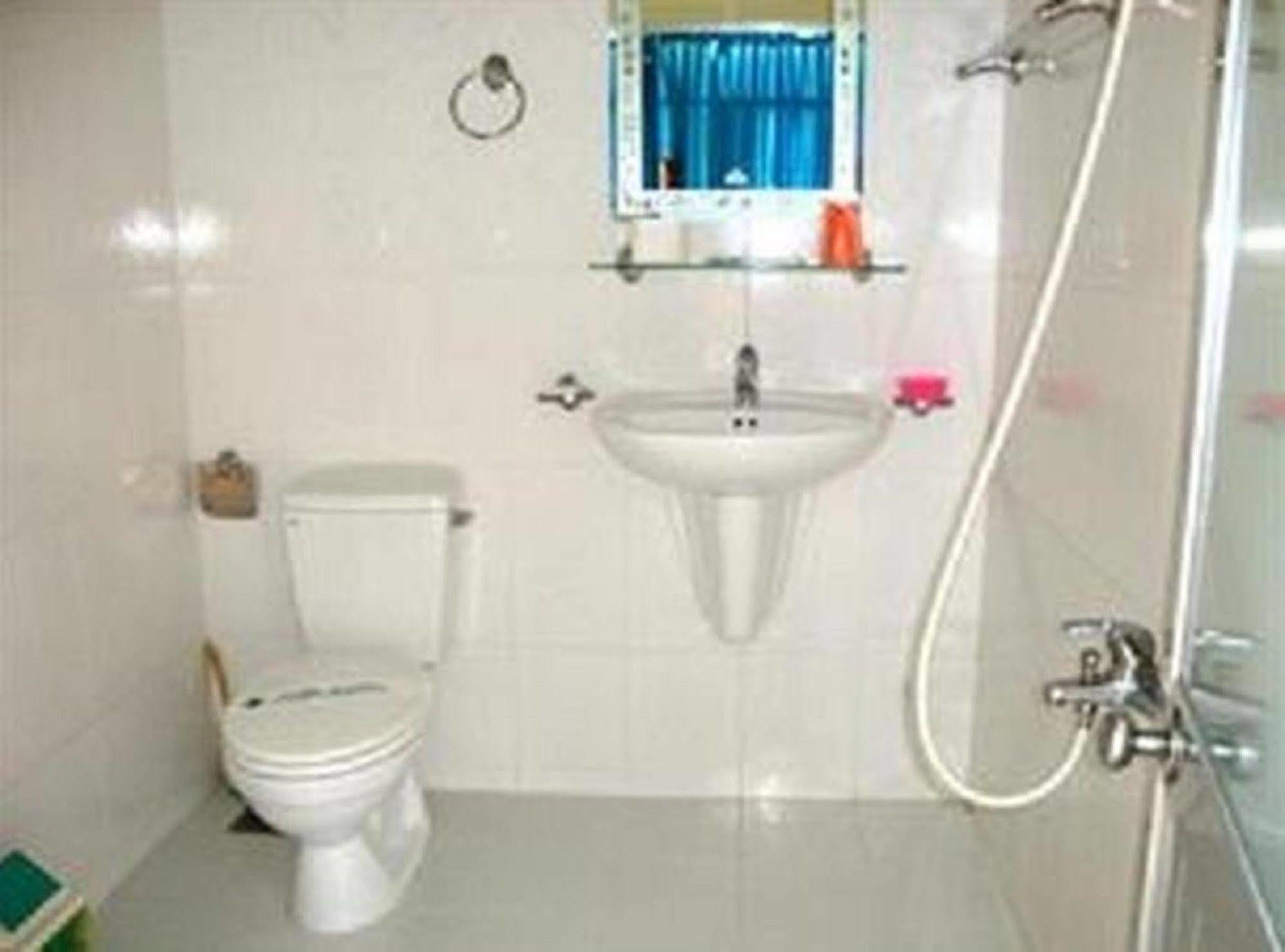 Oyo 381 Tuyet Mai Hotel Nha Trang Eksteriør bilde