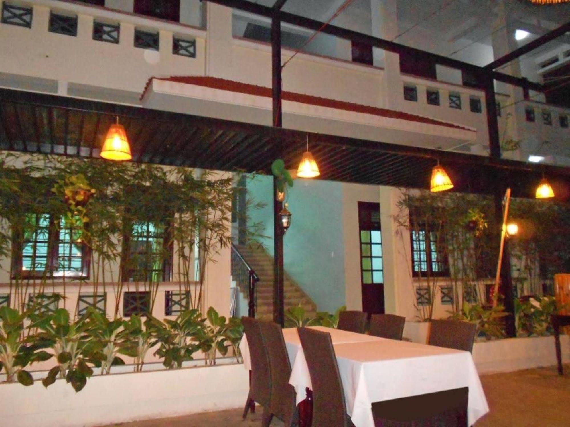 Oyo 381 Tuyet Mai Hotel Nha Trang Eksteriør bilde