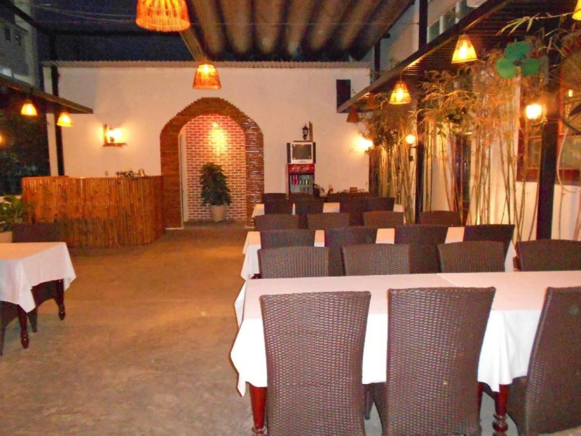 Oyo 381 Tuyet Mai Hotel Nha Trang Eksteriør bilde